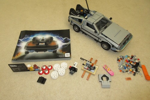 Lego delorean 10300 - delorean, back